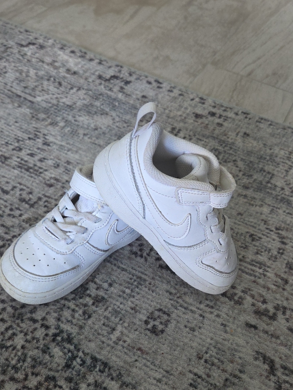 Nike White Kids Sneakers with Hook-and-Loop Strap